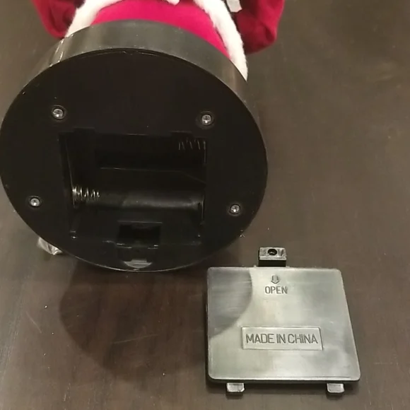 12" Moving Musical Santa - Picture 15 of 17